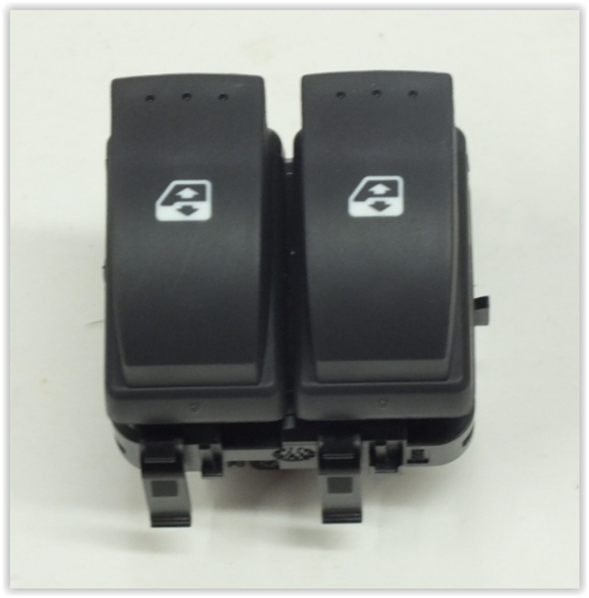 YEDEK PARÇACAM AÇMA DÜĞMESİ SOL KANGO IIIMOTORTECMOT-ELT0313