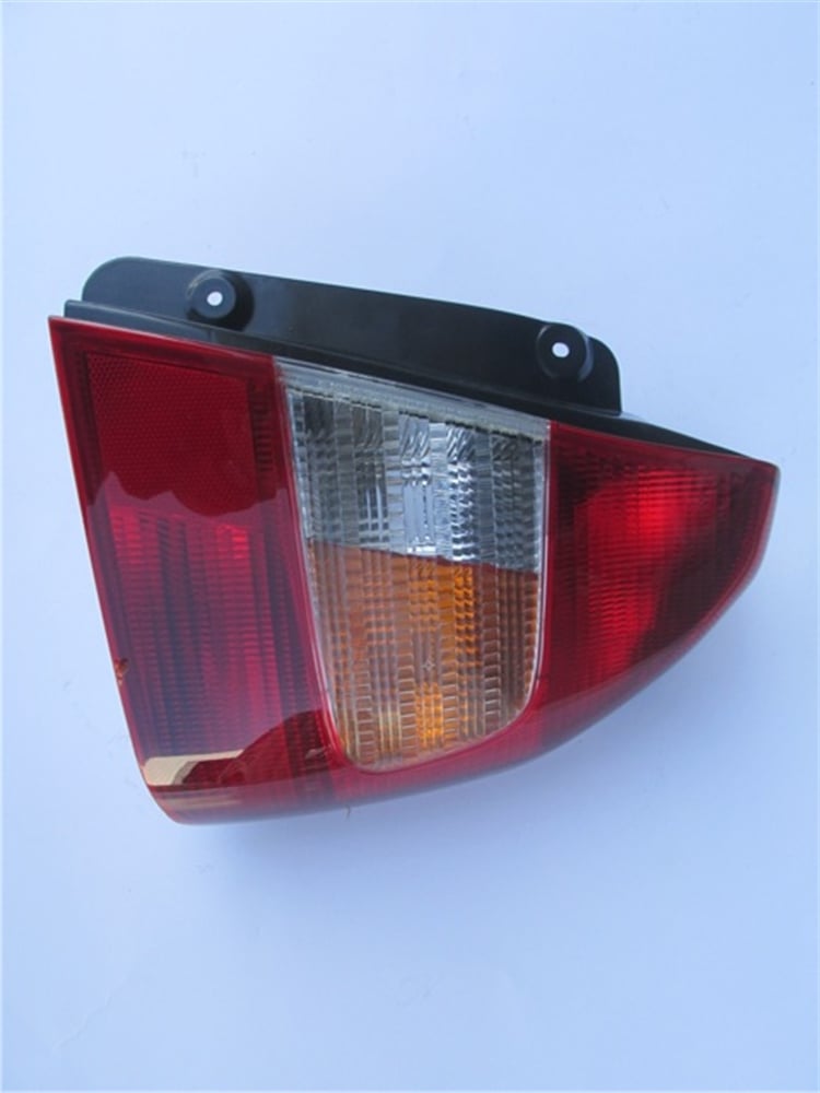 YEDEK PARÇAHyundaı Accent- Mılenyum- 00/02 Stop Lambası Sağ Kırmızı/Sarı/Beyaz 92402-25020MEYDAN593-1501