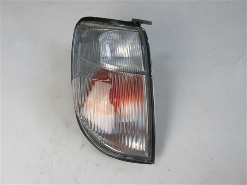 YEDEK PARÇANıssan Skystar- Pıck Up- D22- 97/02 Ön Sinyal Sağ 26110-2S425MEYDAN301-1101