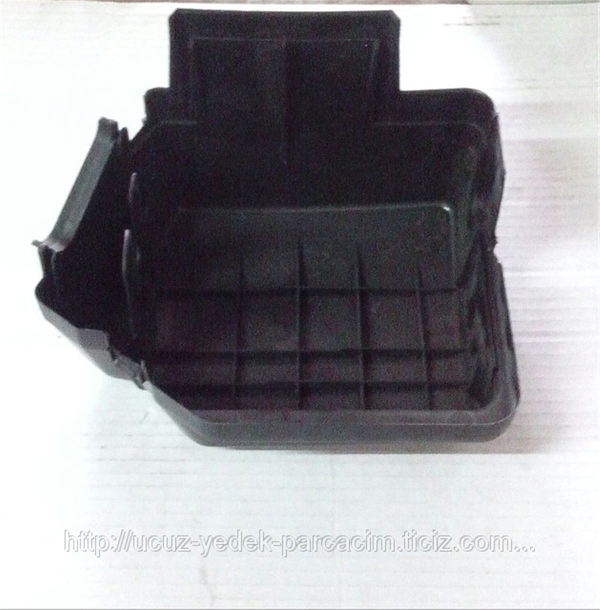 YEDEK PARÇASİGORTA KUTUSU KAPAĞI ALT DOBLO/G.PUNTOBRUCKE*RSA-46789257