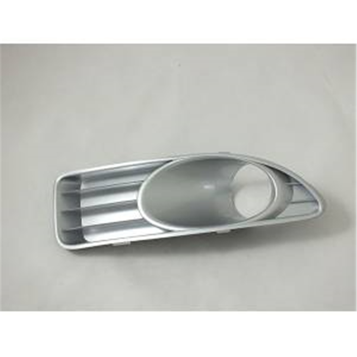 YEDEK PARÇASİS FAR ÇERÇEVESİ SAĞ SİSLİ GRİ BOYALI LİNEAESER*ESER-107147 1B