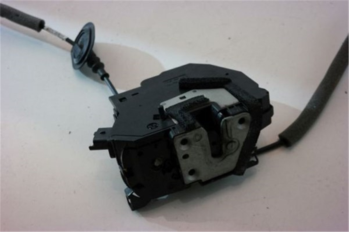 CLIOARKA KAPI KİLİDİ SAĞ ELEKTRİKLİ CLIO IV OEK 825000767ROEKOEK 825000767R