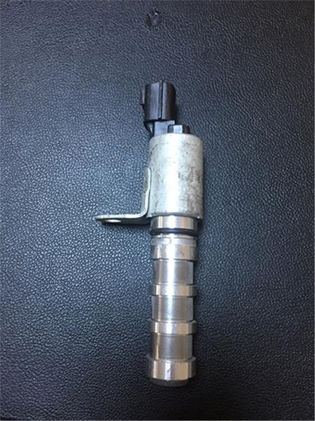 CLIODEFAZÖR ELEKTROVANASI EKSANTRİK YAĞLAYICI MEGANE III-FLUENCE-CLIO IV-CAPTUR-SANDERO-DOKKER OEK 237962295ROEKOEK 237962295R