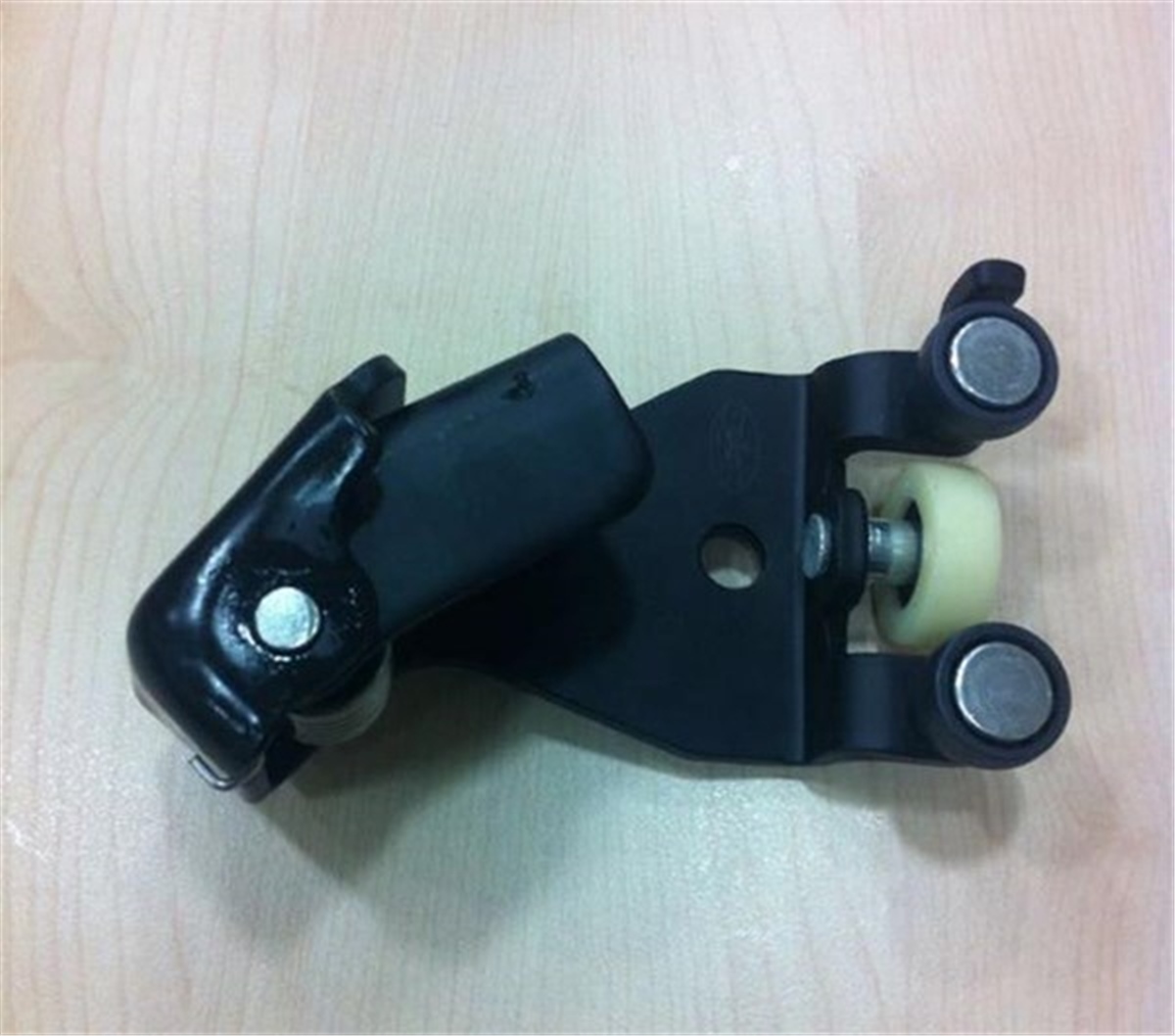 DOBLOSÜRGÜLÜ KAPI ORTA MAKARASI SAĞ DOBLO 00-09 MOTORTEC TMP0513MOTORTECMOTORTEC TMP0513