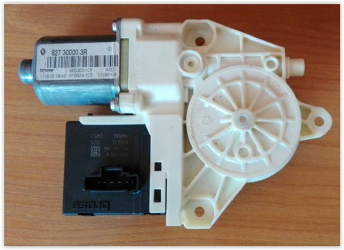 MEGANECAM KRİKO MOTORU ARKA SOL MEGANE III OEK 827306548ROEKOEK 827306548R