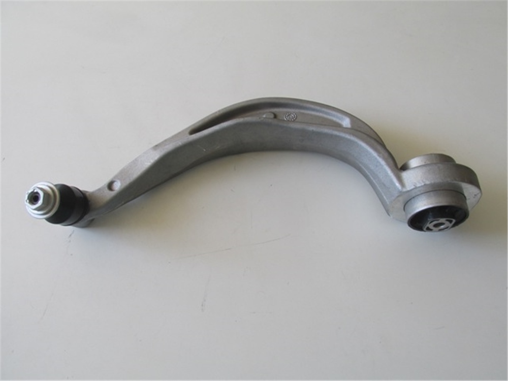 YEDEK PARÇAAudı A5- 12/16 Ön Alt Tabla Sağ Eğri Tip Burçlu/Rotilli (65 Mm M14) (Salıncak) Alüminyum 8K0407694TMEYDAN1320-6105