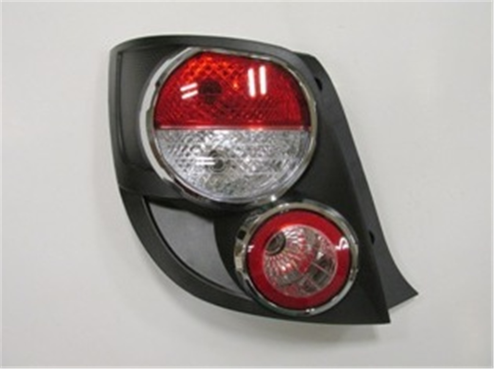 YEDEK PARÇAChevrolet Aveo- Hb- 11/14 Stop Lambası Sol Kırmızı/Beyaz (Nikelaj Çerçeveli) 95470358MEYDAN5134-1502