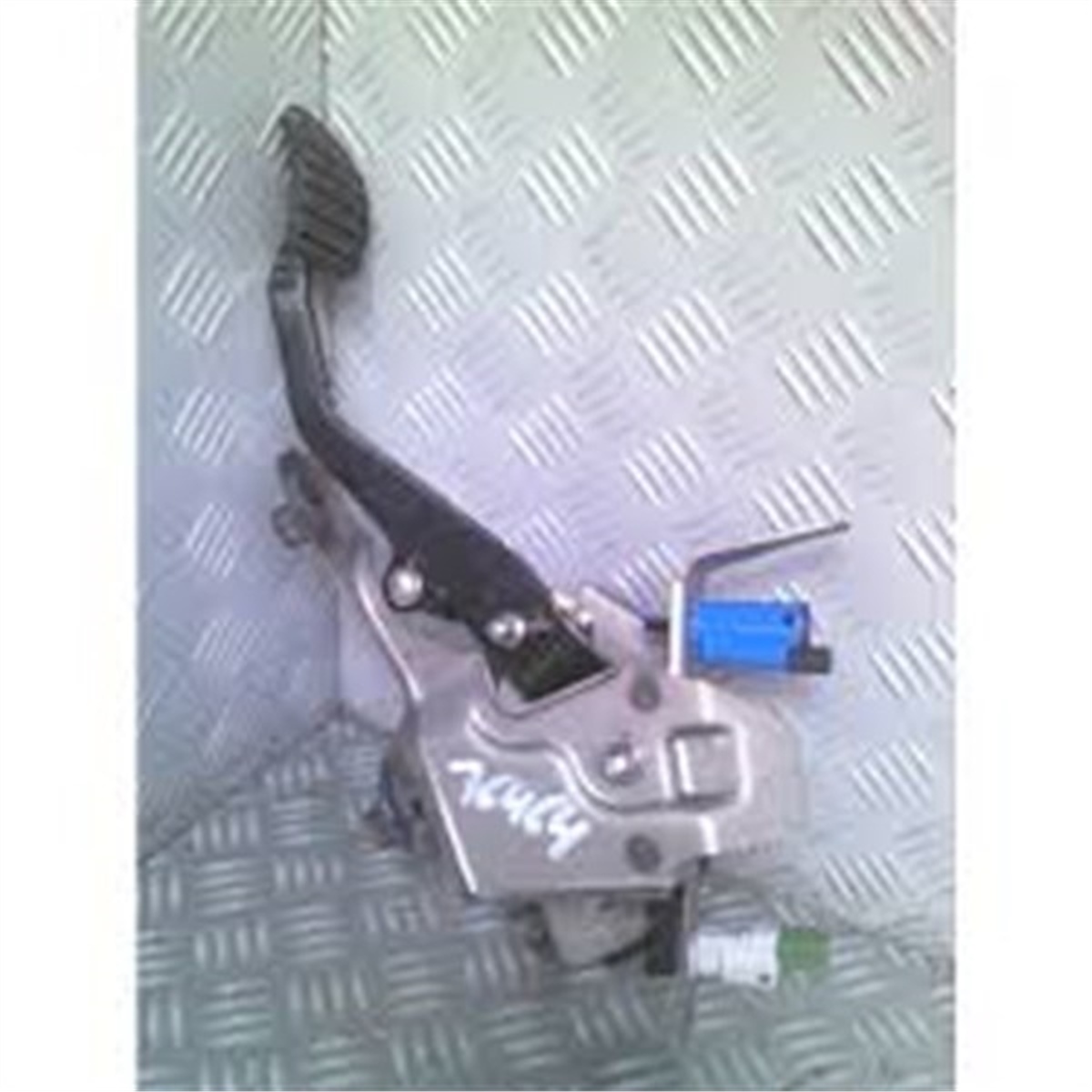 YEDEK PARÇADEBRIYAJ PEDALI CLIO IV OEK 465030661ROEKOEK 465030661R