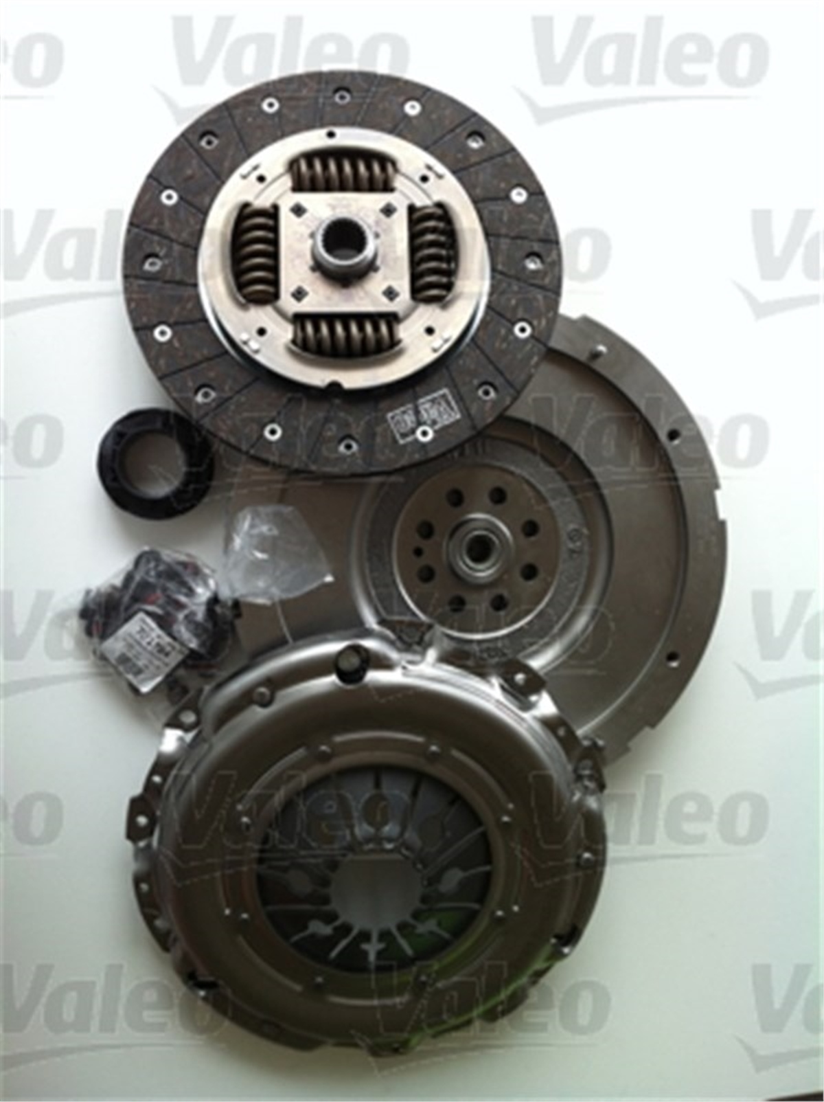 YEDEK PARÇADEBRIYAJ SETİ VOLANLI KIT4P PASSAT-A4-A6 2.5TDI 97-05 AFB-AKN VALEO 835027VALEOVALEO 835027