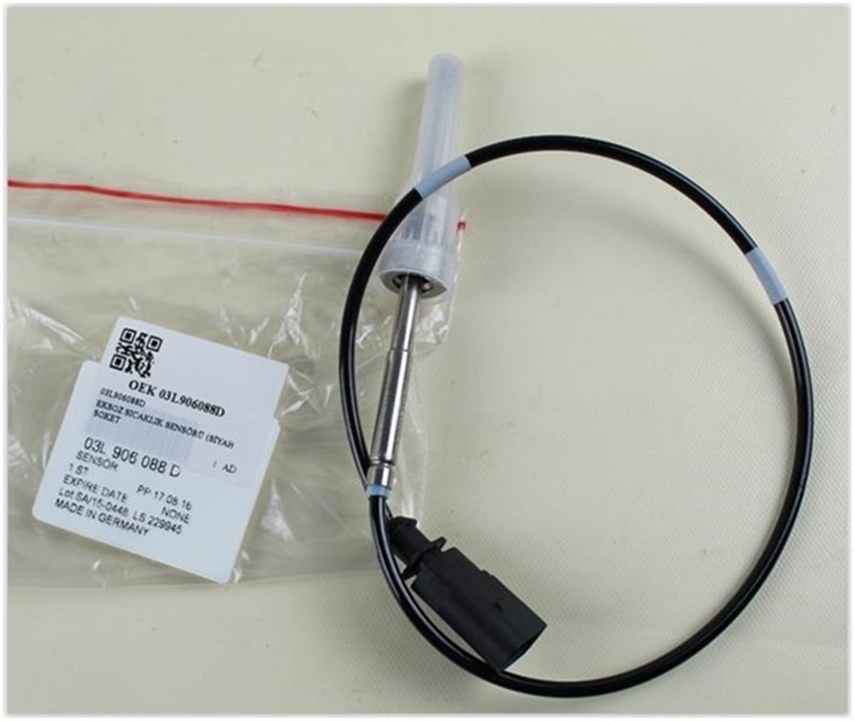 YEDEK PARÇAEKSOZ SICAKLIK SENSÖRÜ SİYAH SOKET A4-A6-A5 2008 CAHA CAGA OEK 03L906088DOEKOEK 03L906088D