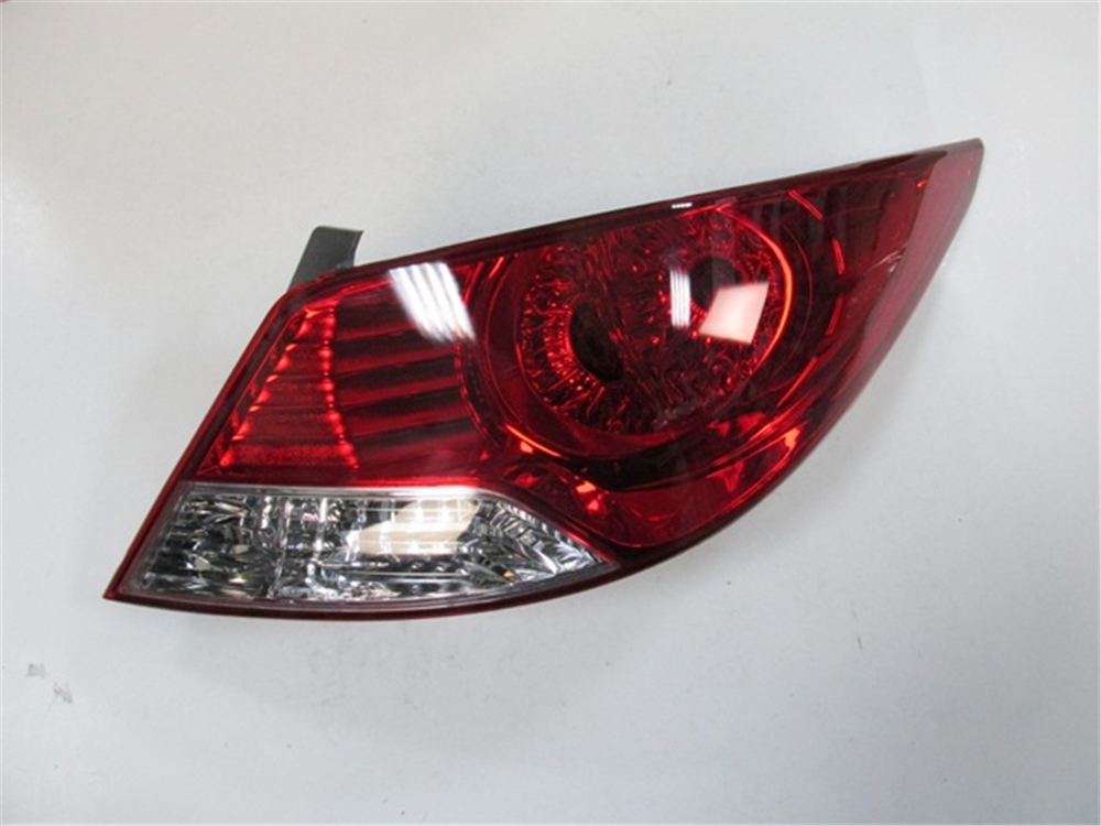 YEDEK PARÇAHyundaı Accent- Blue- 11/18 Stop Lambası Sağ Kırmızı/Beyaz 92402-1R030MEYDAN596-1501