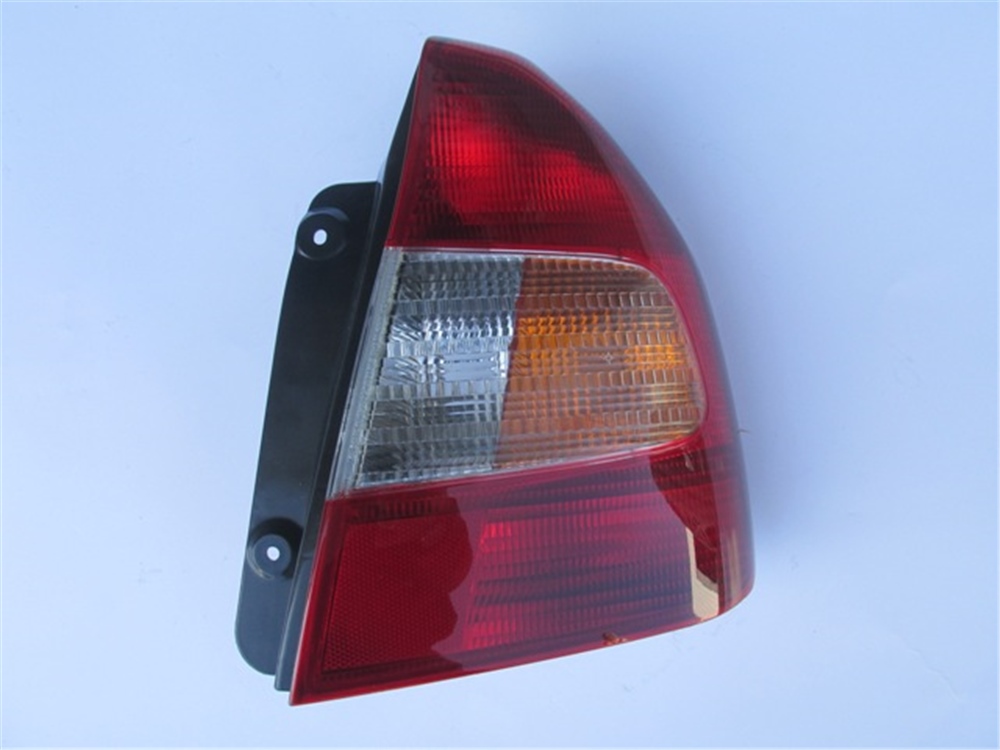 YEDEK PARÇAHyundaı Accent- Mılenyum- 00/02 Stop Lambası Sağ Kırmızı/Sarı/Beyaz 92402-25020MEYDAN593-1501