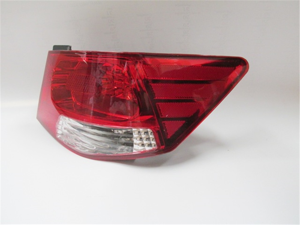 YEDEK PARÇAKıa Cerato- 10/11 Dış Stop Lambası Sağ Kırmızı/Beyaz 92402-1M020MEYDAN729-1501