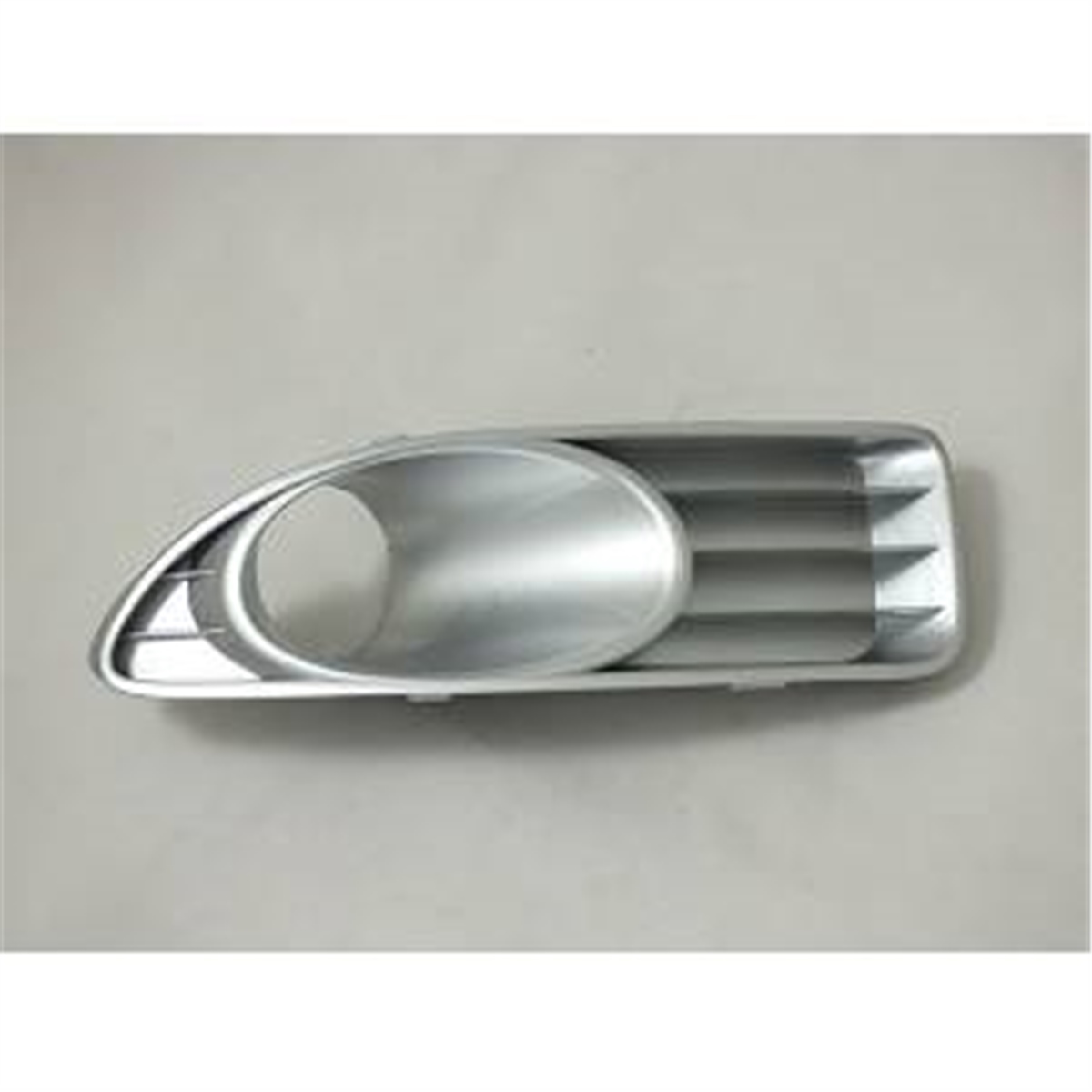 YEDEK PARÇASİS FAR ÇERÇEVESİ SOL SİSLİ GRİ BOYALI LİNEAMARAL*MRL-M210118K
