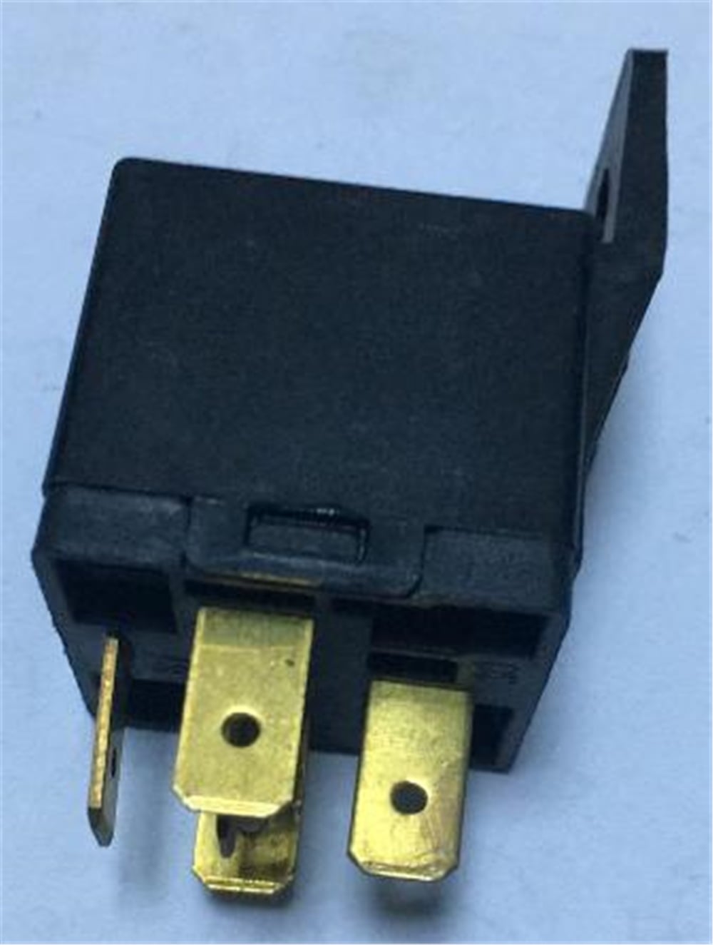 YEDEK PARÇAUnıversal Unıversal- Role (5 Uclu) Siyah 12V/30A Tüm Japon/Kore Araçları İçinMEYDAN001-1913