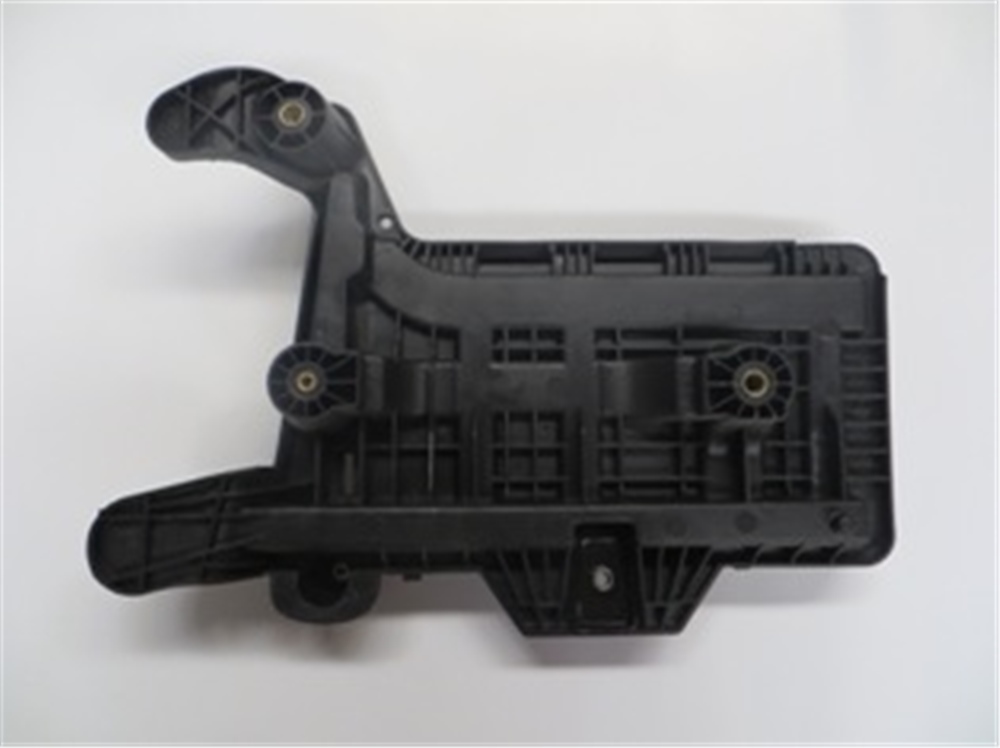 YEDEK PARÇAVolkswagen Caddy- 11/15 Akü Koruyucu Plastiği Alt Gövdesi 1K0915333HMEYDAN1192-4413