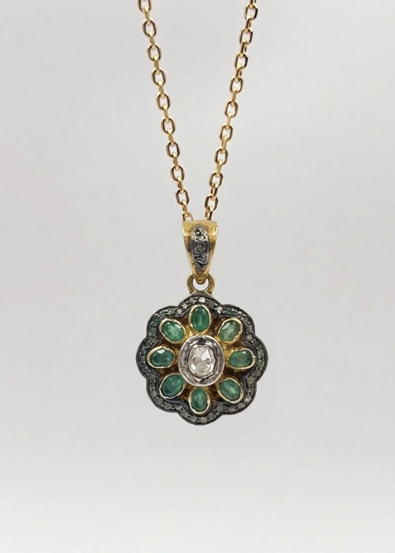 Emerald Bloom Elmas Kolye Ucu