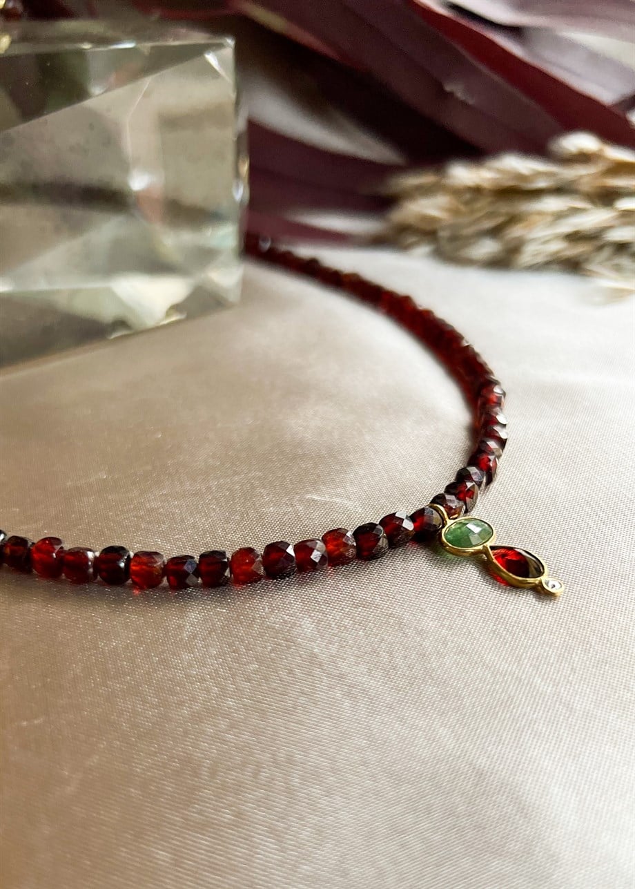 Garnet Yeşim Taşı Kolye