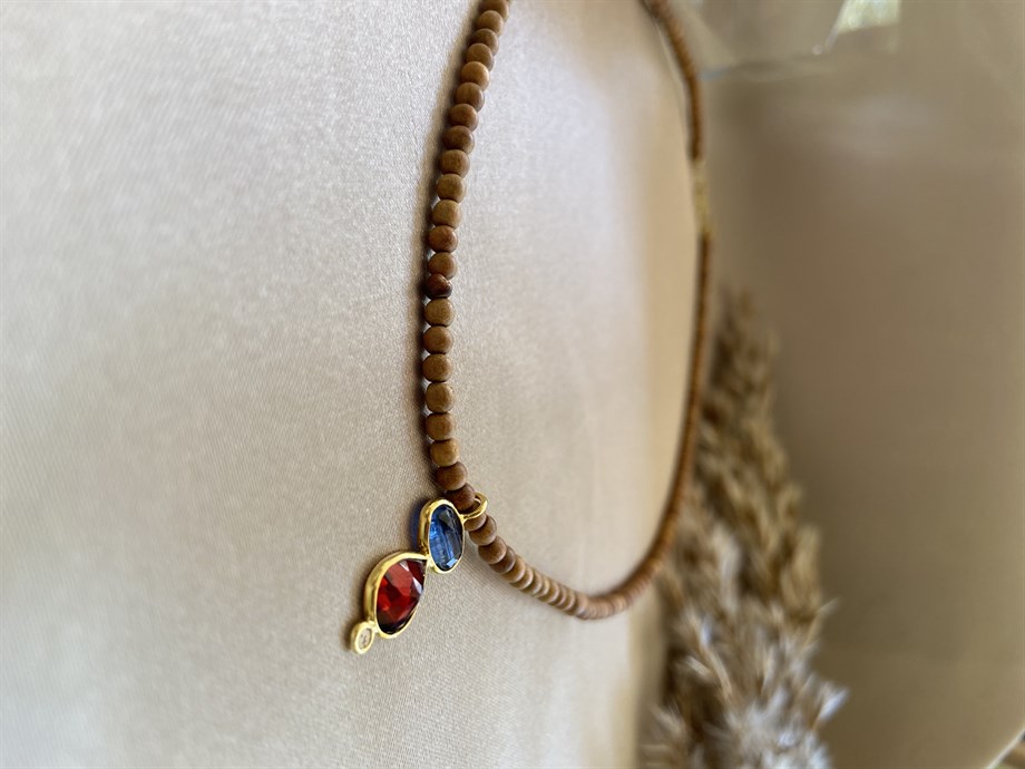 Sandal Ağacı Garnet & Kynite Kolye