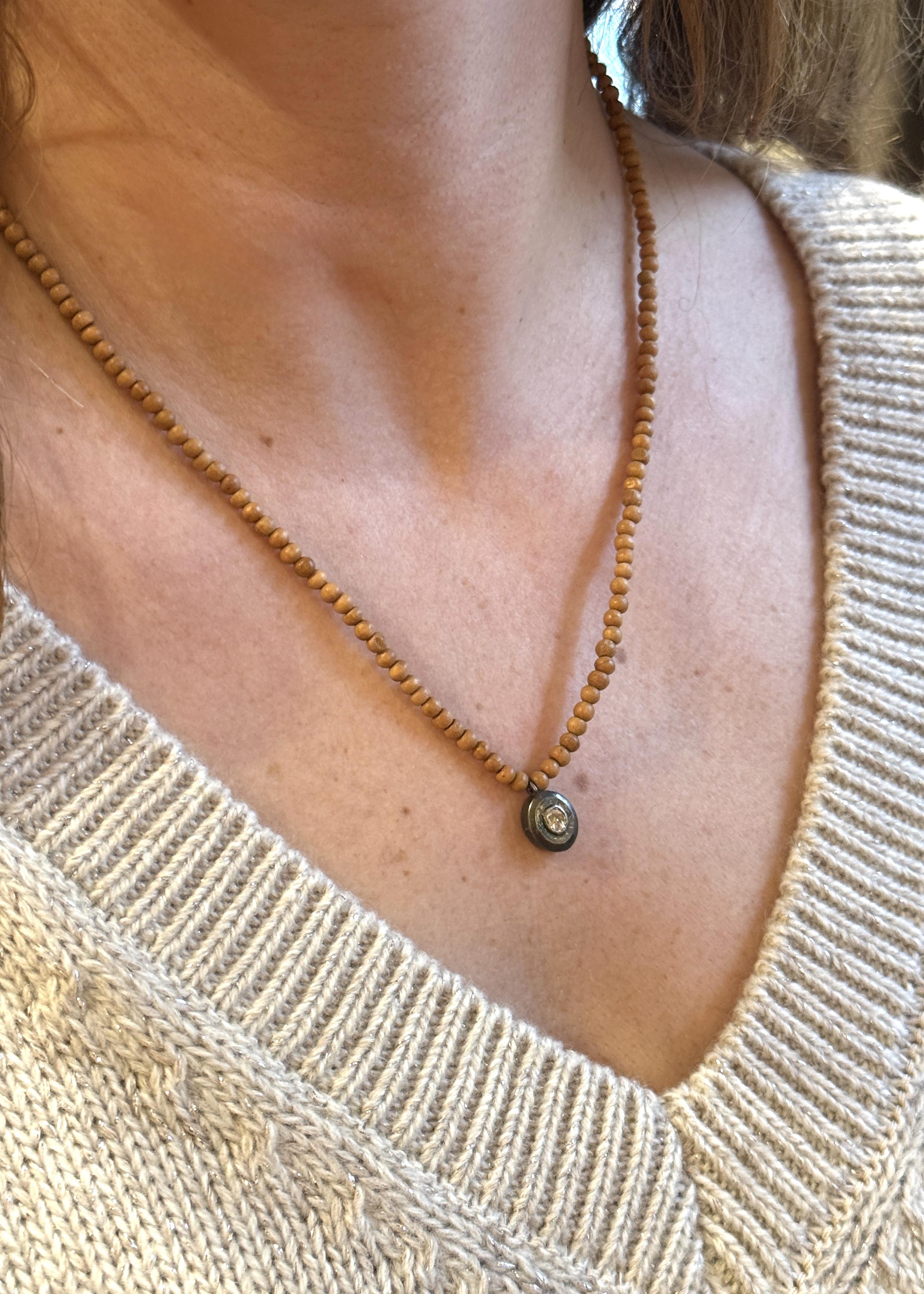 Sandal Ağacı Elmas Kolye