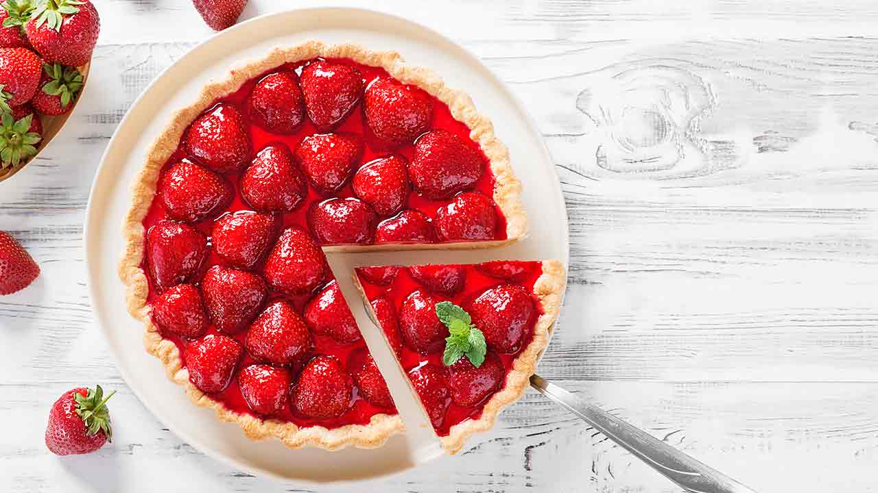 Çilek Reçelli Cup Cheesecake