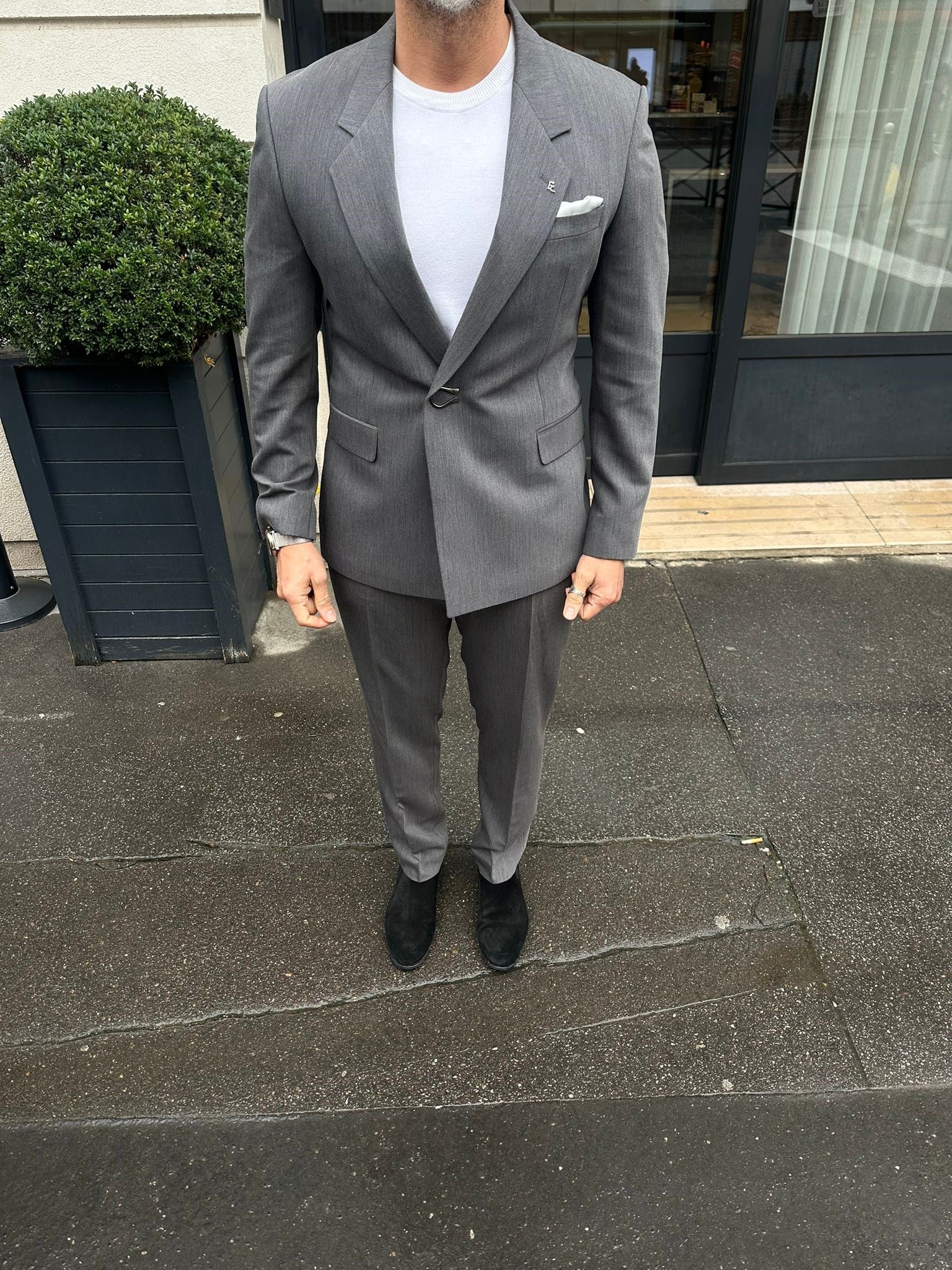 LOW MONO COLLAR SUIT