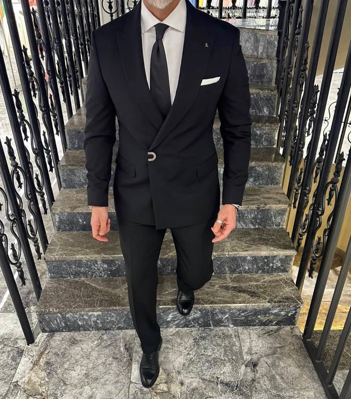 SHARP COLLAR SNAP ON SUIT