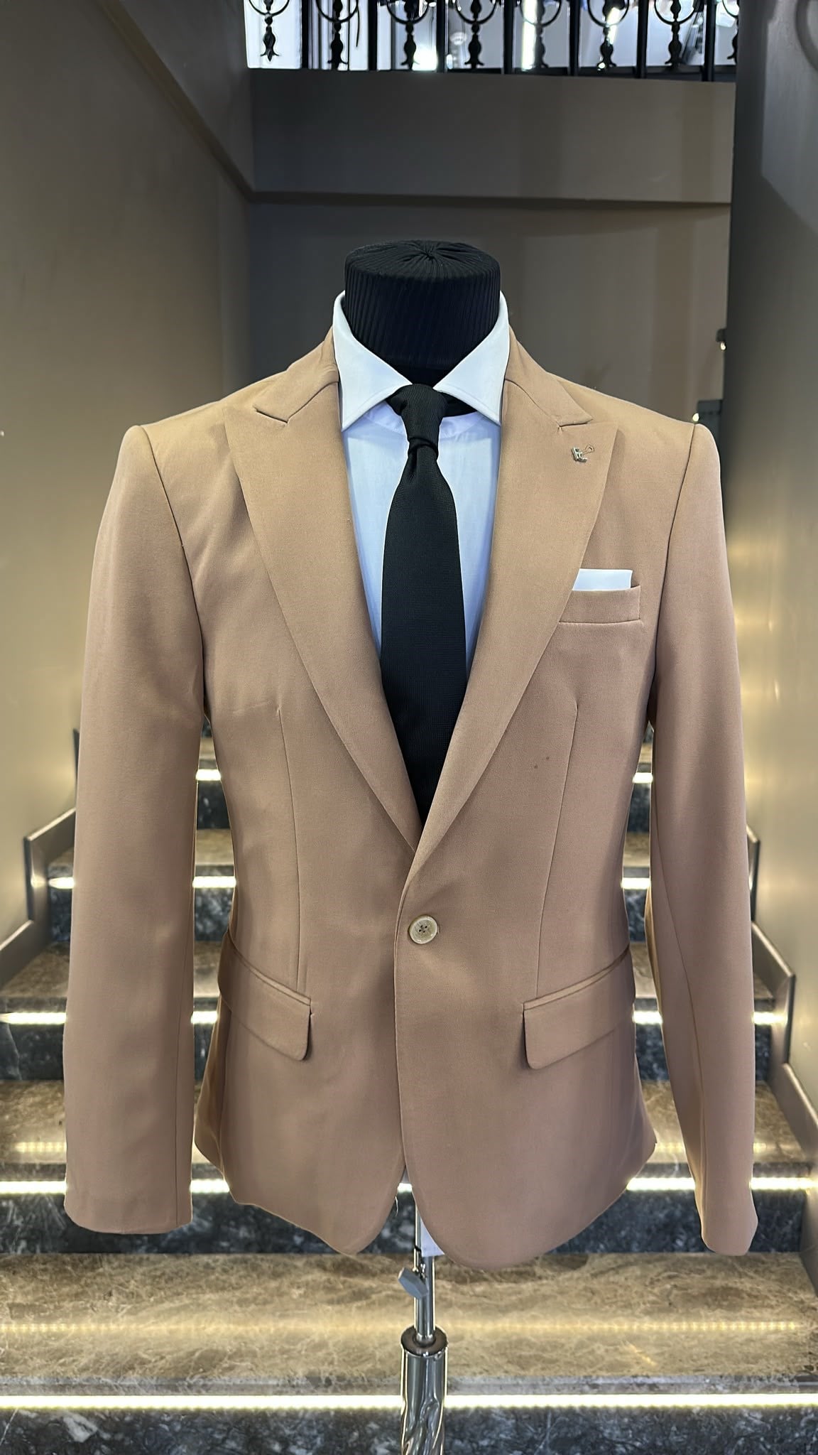  POINTED COLLAR BROWN SINGLE JACKET
