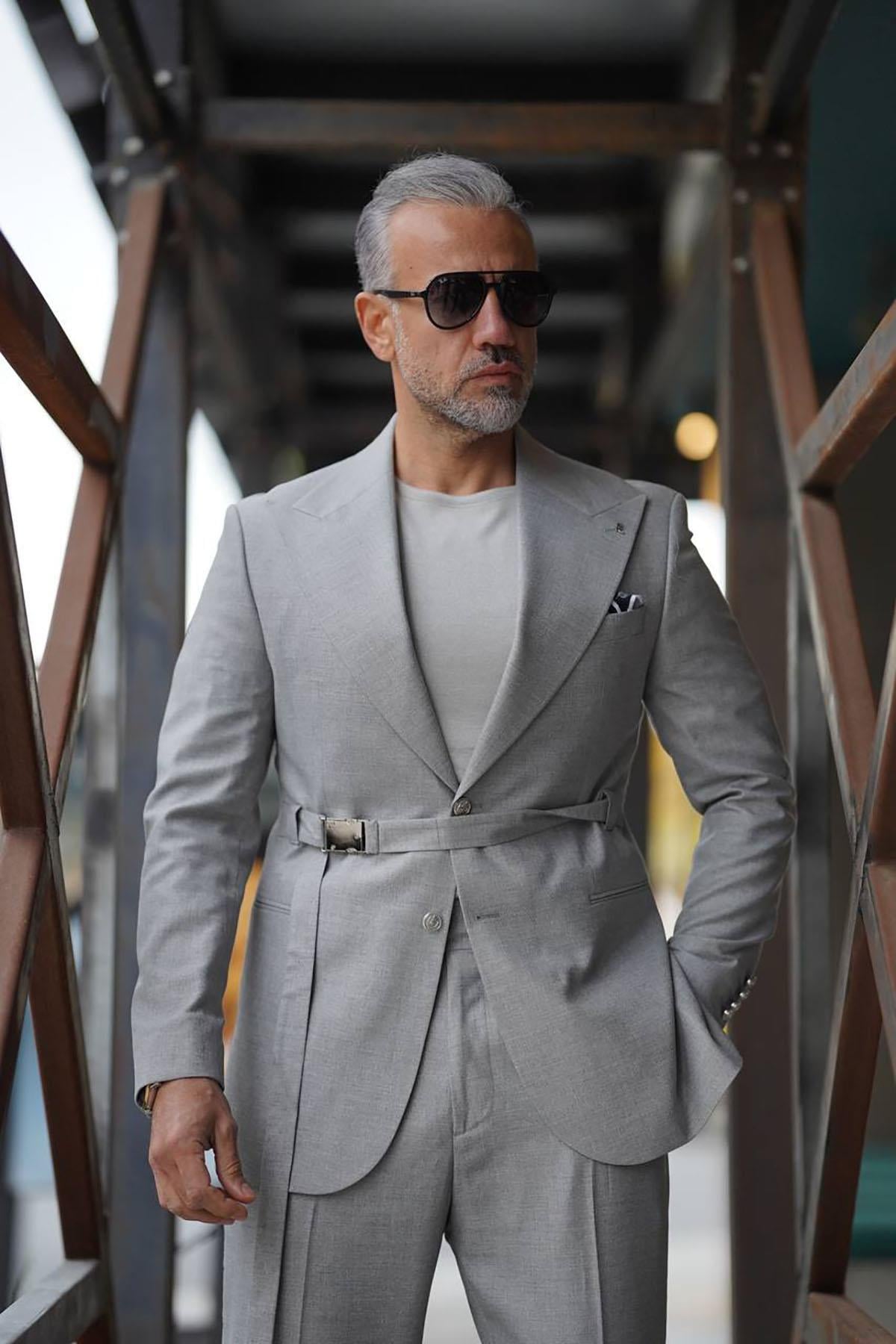  POINTED COLLAR BELTED ACCESSORY 2 BUTTON GRAY SUIT