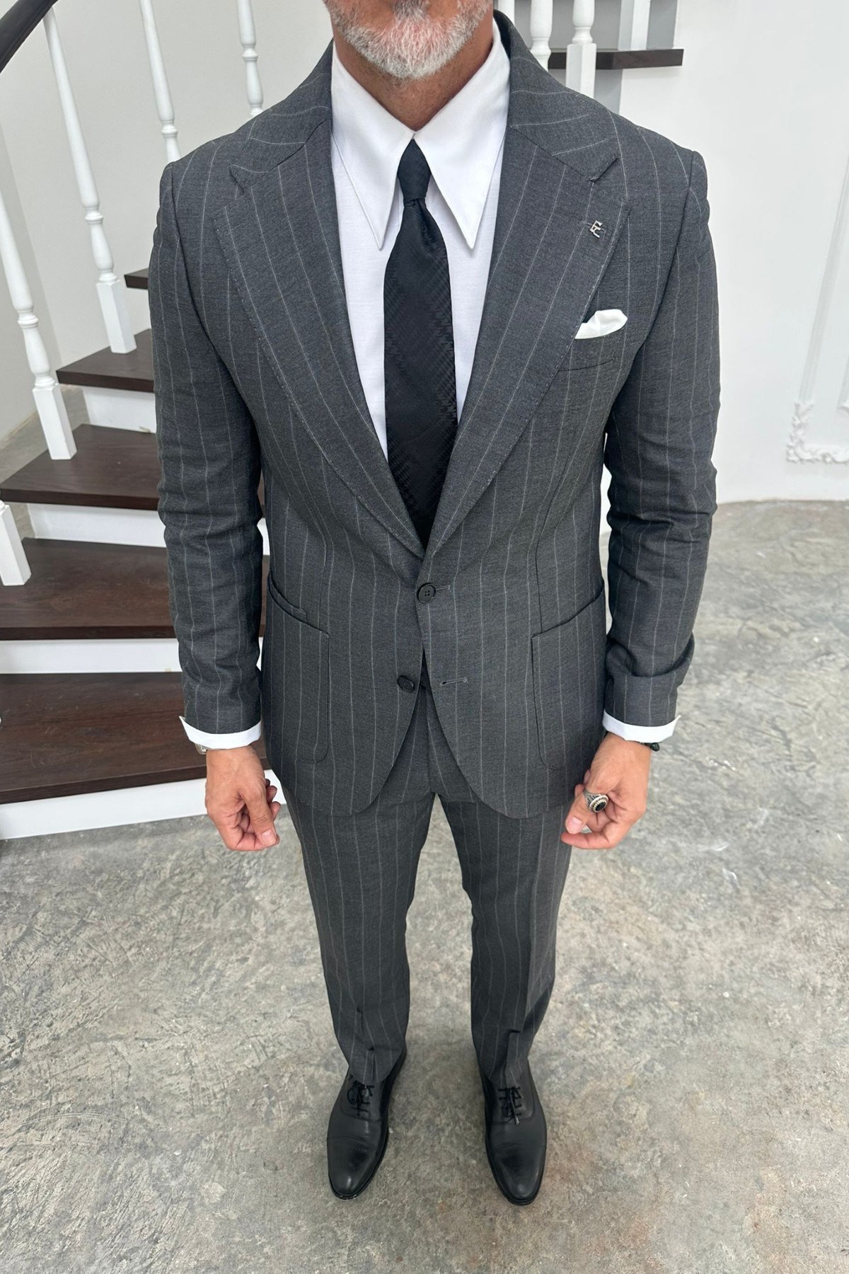 STRIPED MONO COLLAR SUIT