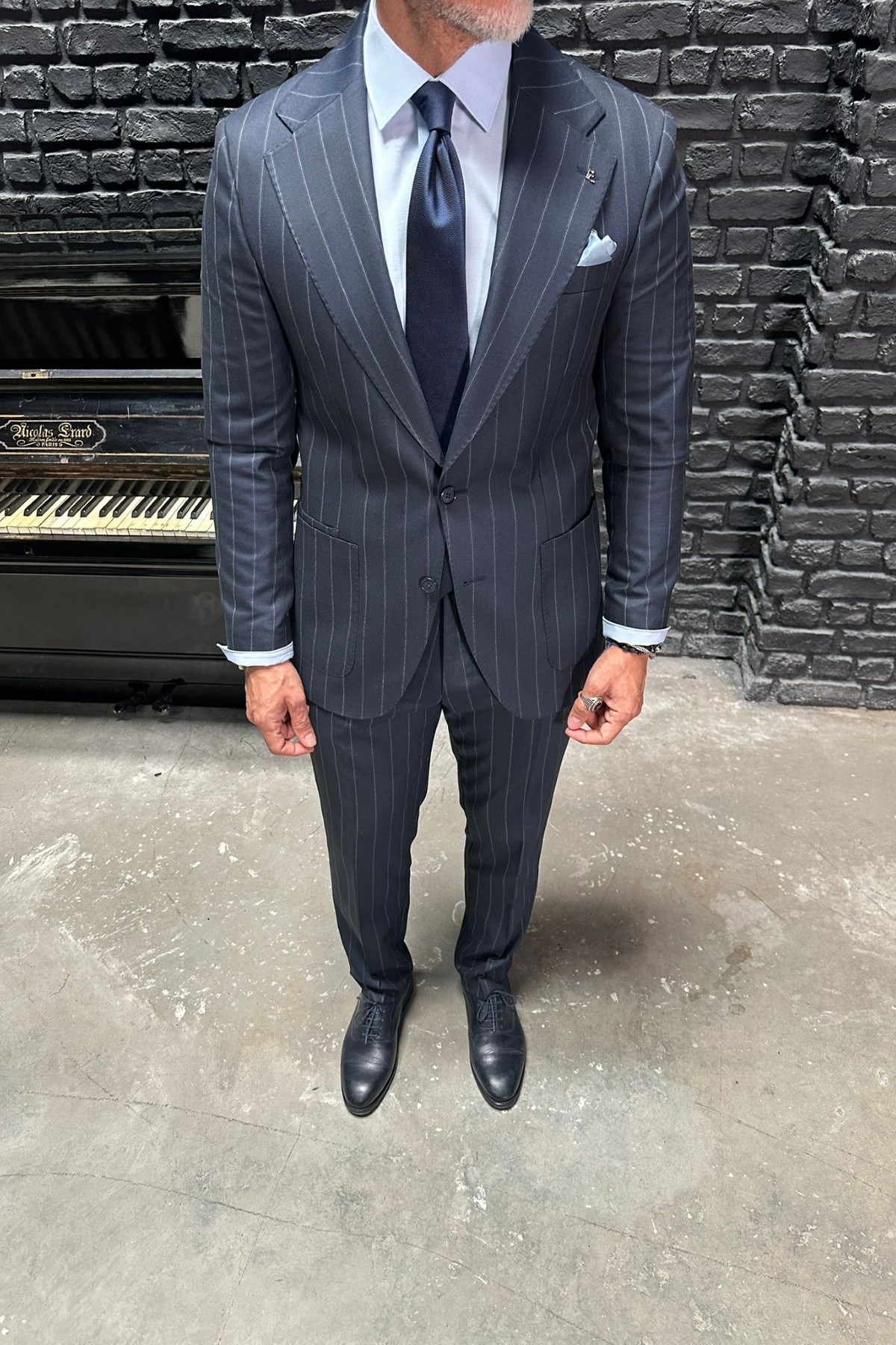 STRIPED MONO COLLAR SUIT