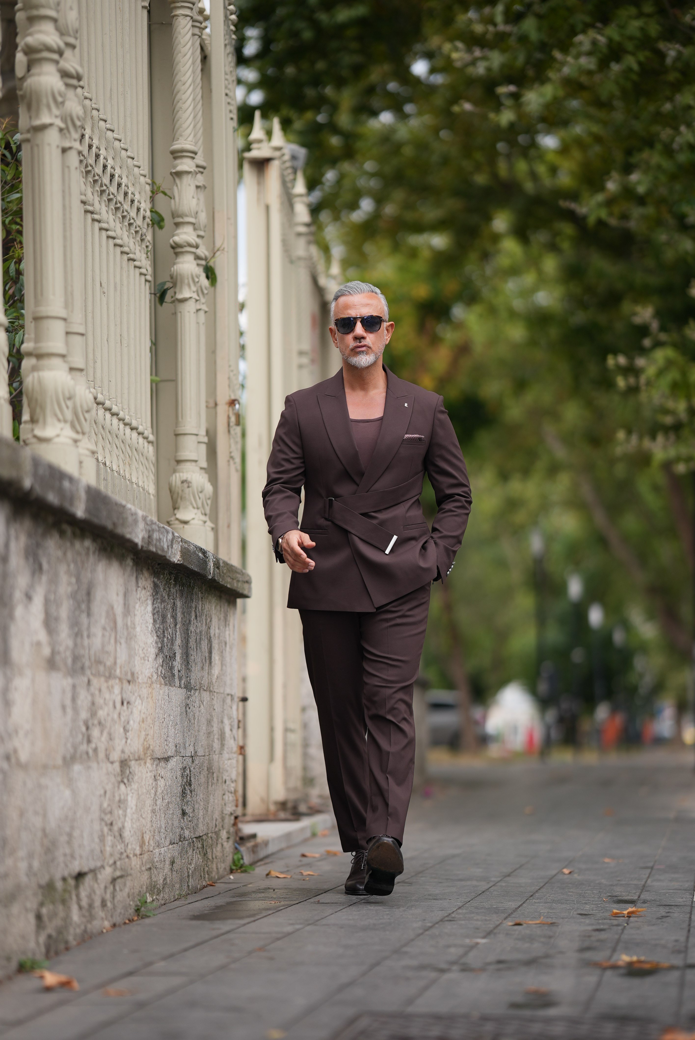 BELDEN KEMERLI TAKIM ELBİSE
