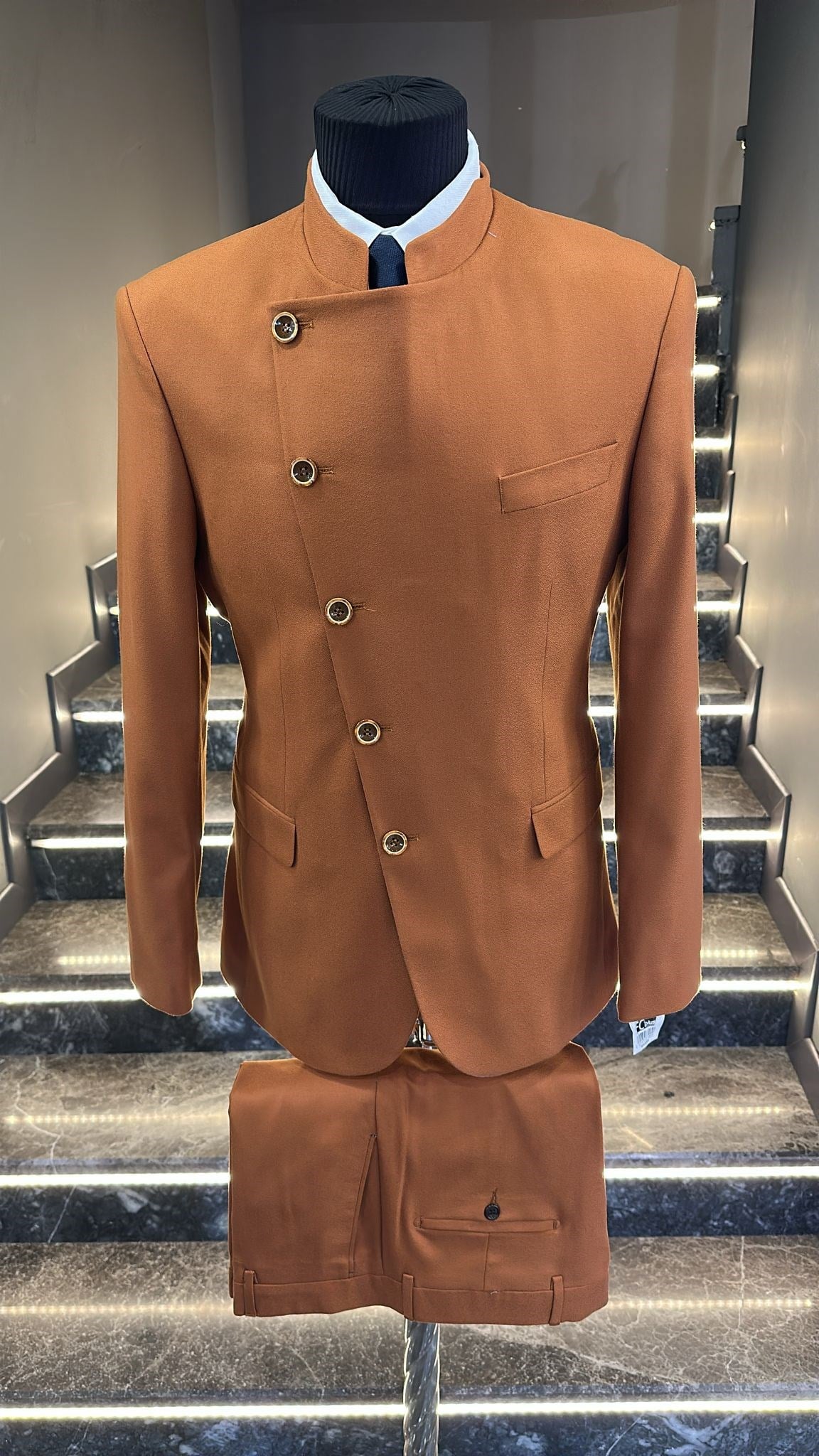 JUDGE COLLAR SUIT
