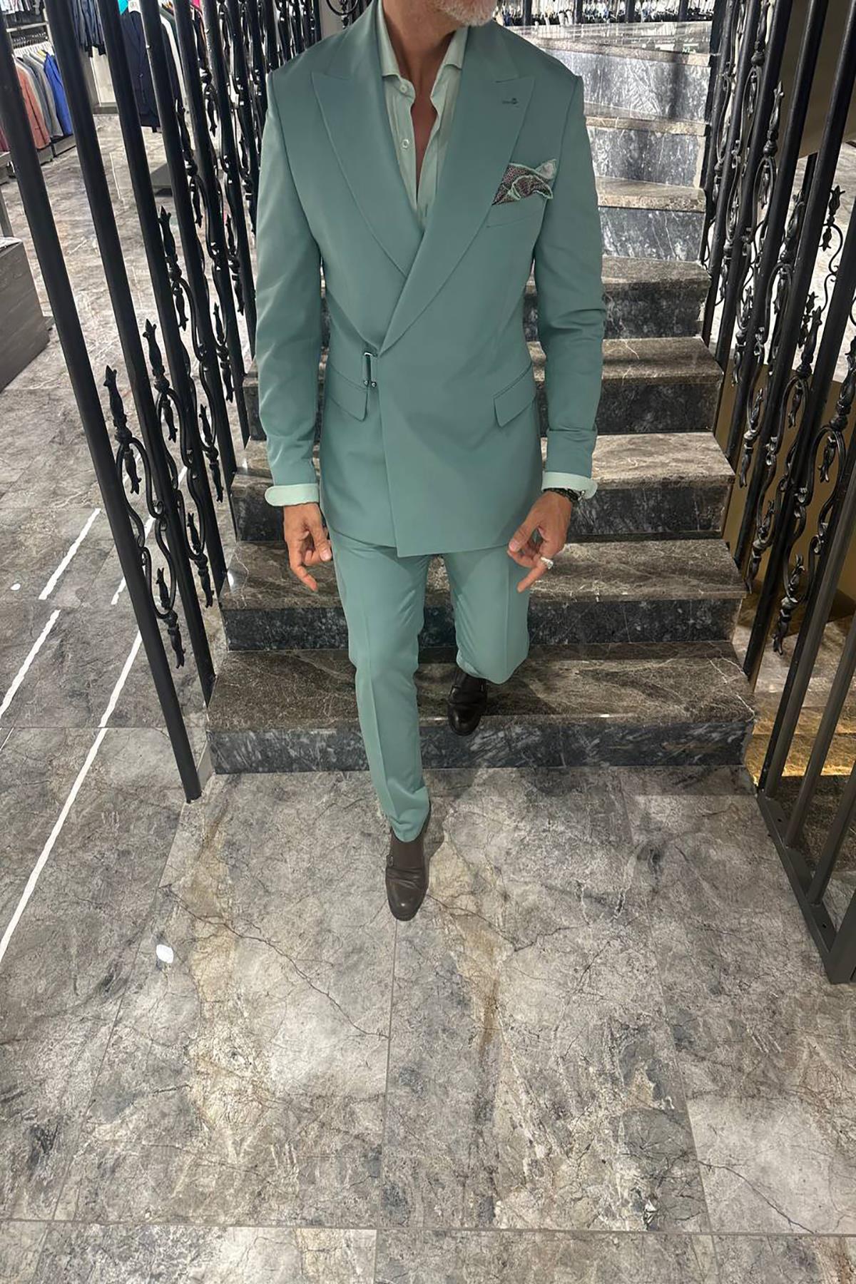 MONO COLLAR DESIGN SUIT