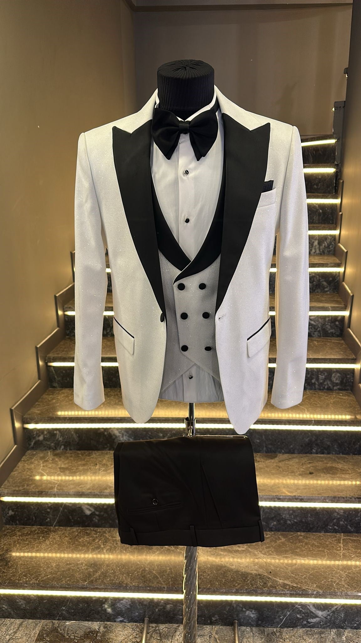  WHITE SUIT WITH GROOM VEST