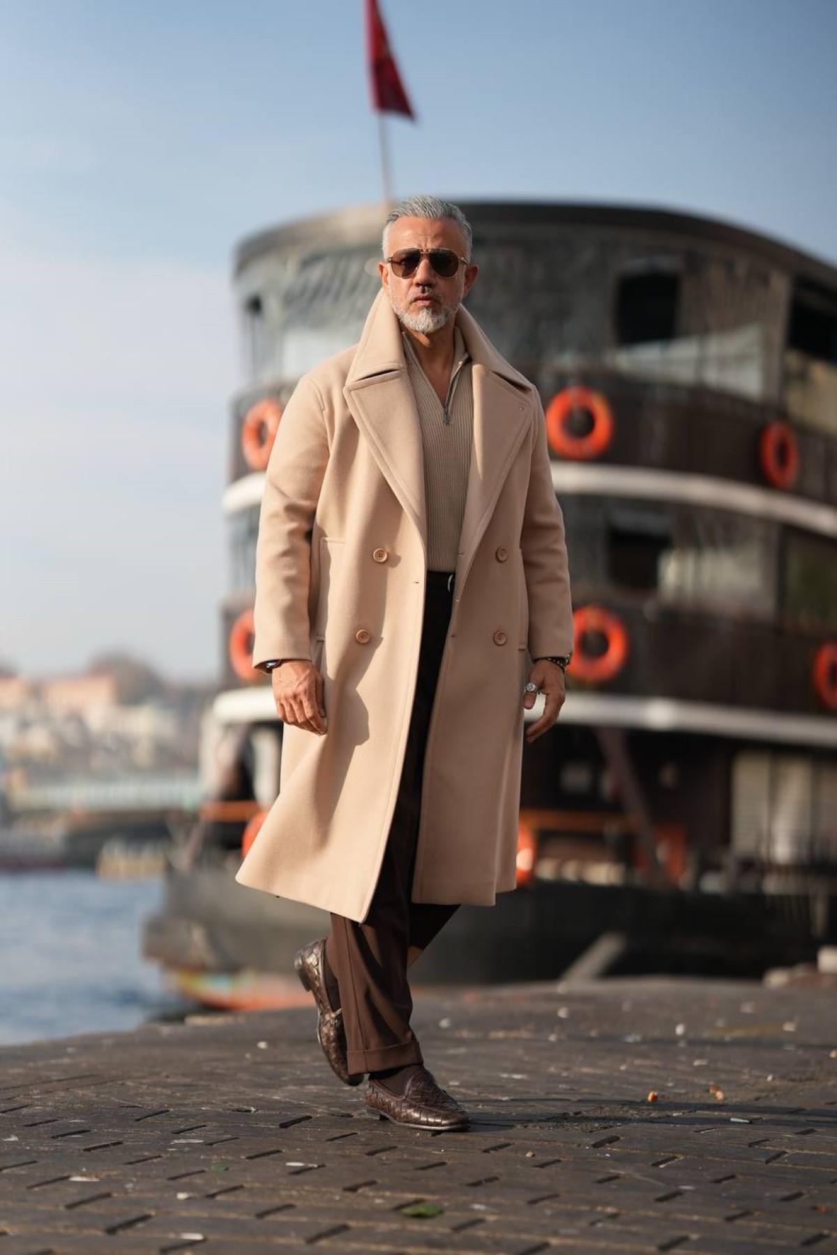 DOUBLE BREASTED WOOL COAT 