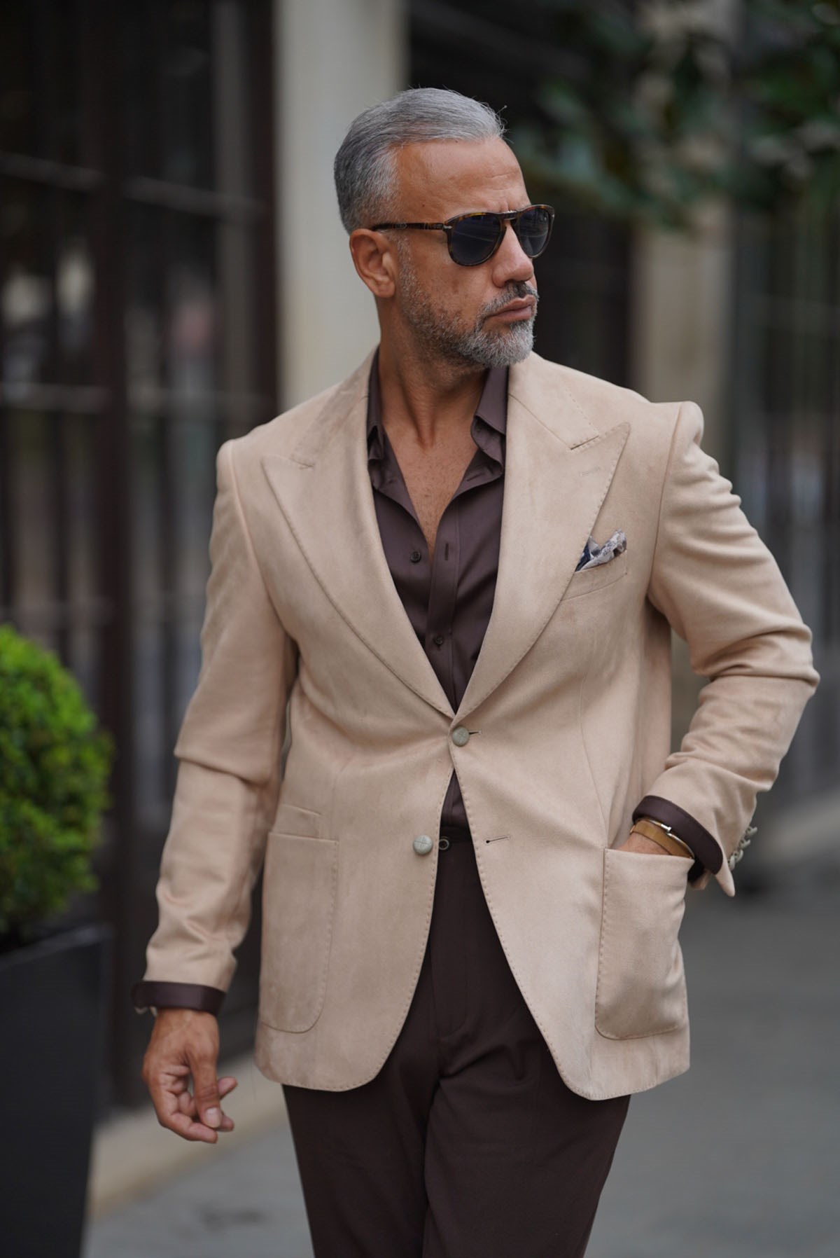 SLIM-FIT SUEDE JACKET WITH BEIGE METAL BUTTONS