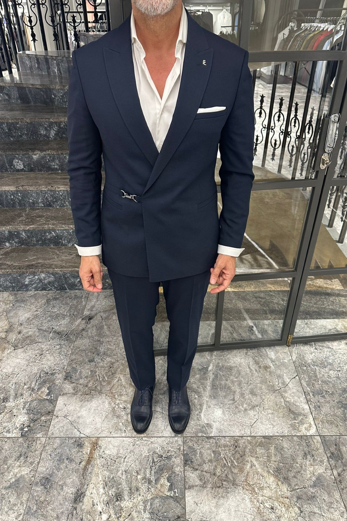 5565 SİVRİ YAKA AKSESUARLI TAKIM ELBİSE FV