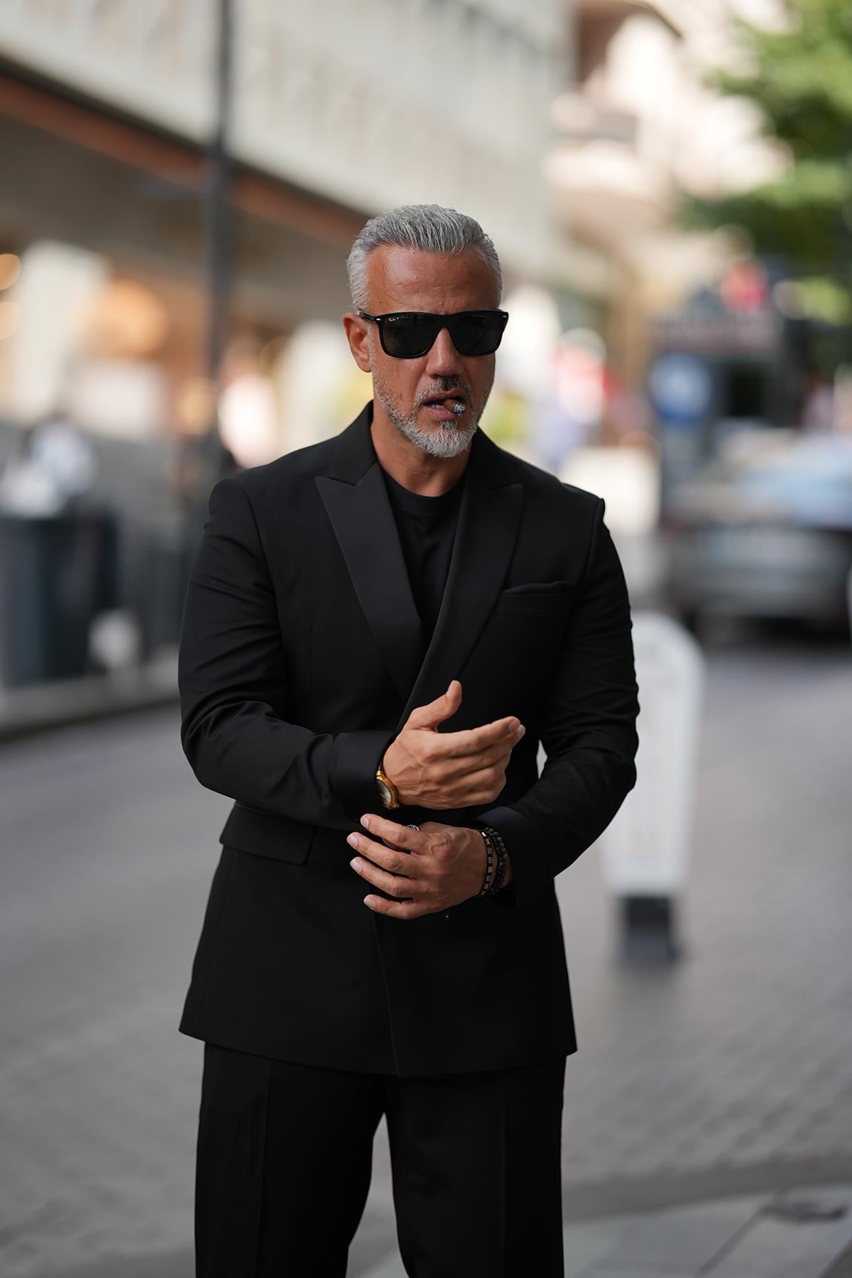DOUBLE BREASTED SUIT