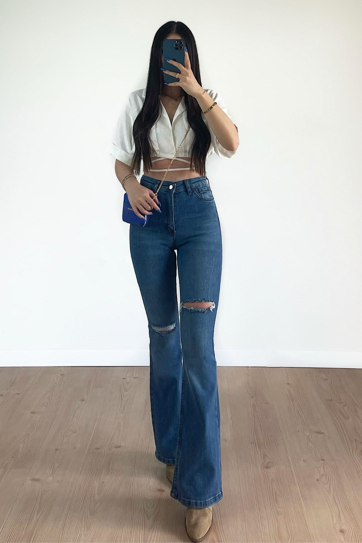 ASİMETRİK KOYU DİZİ YIRTIK JEAN