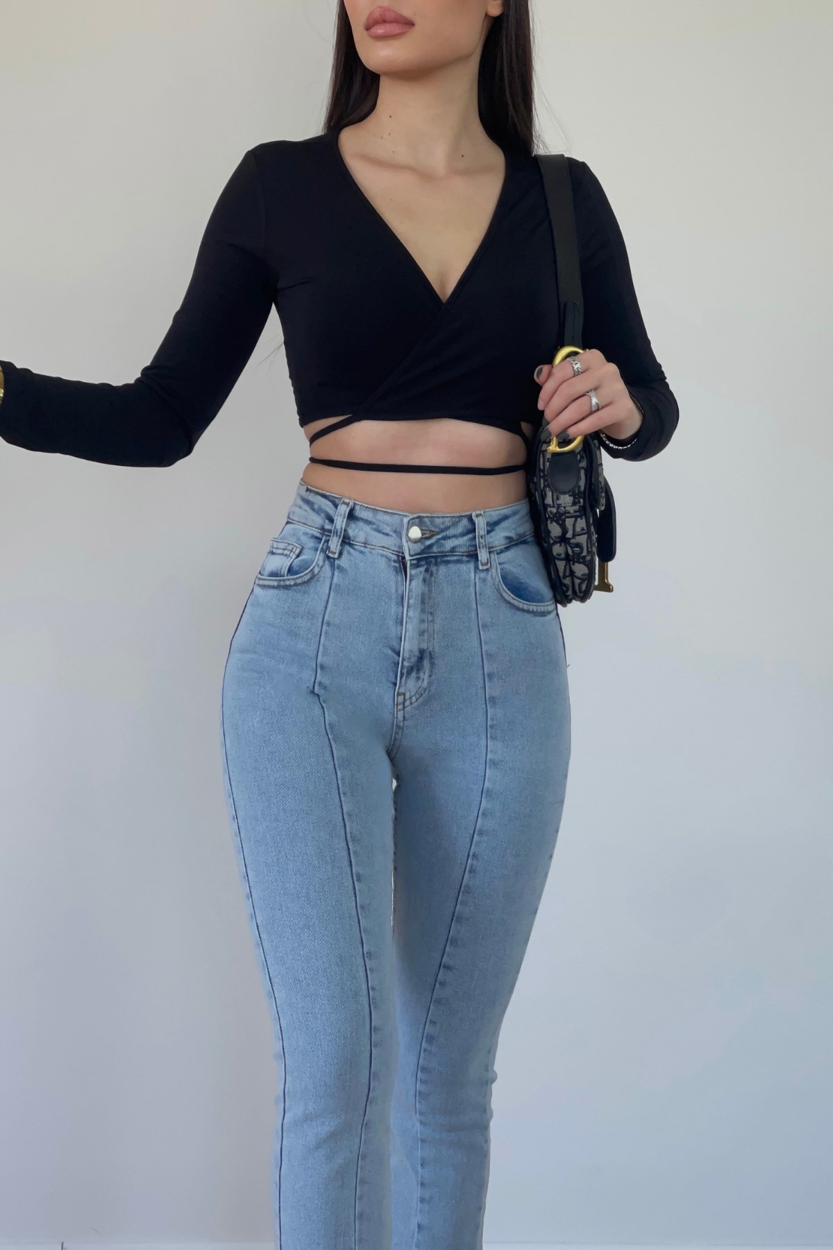 BUZ MAVİ RENK ÖNDEN YIRTMAÇLI JEAN