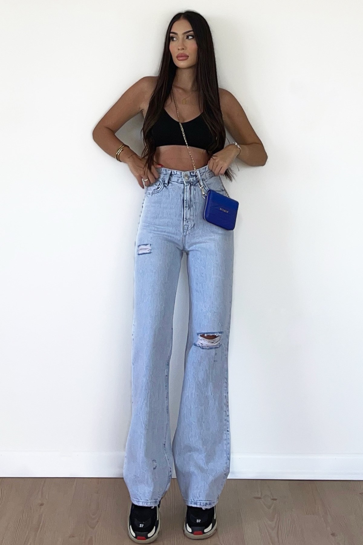 BUZ MAVİ RENK TEK DİZİ YIRTIK JEAN