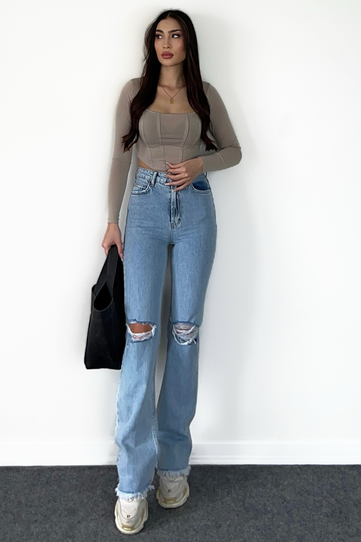 DİZİ YIRTIK PAÇA PÜSKÜL DETAYLI JEAN