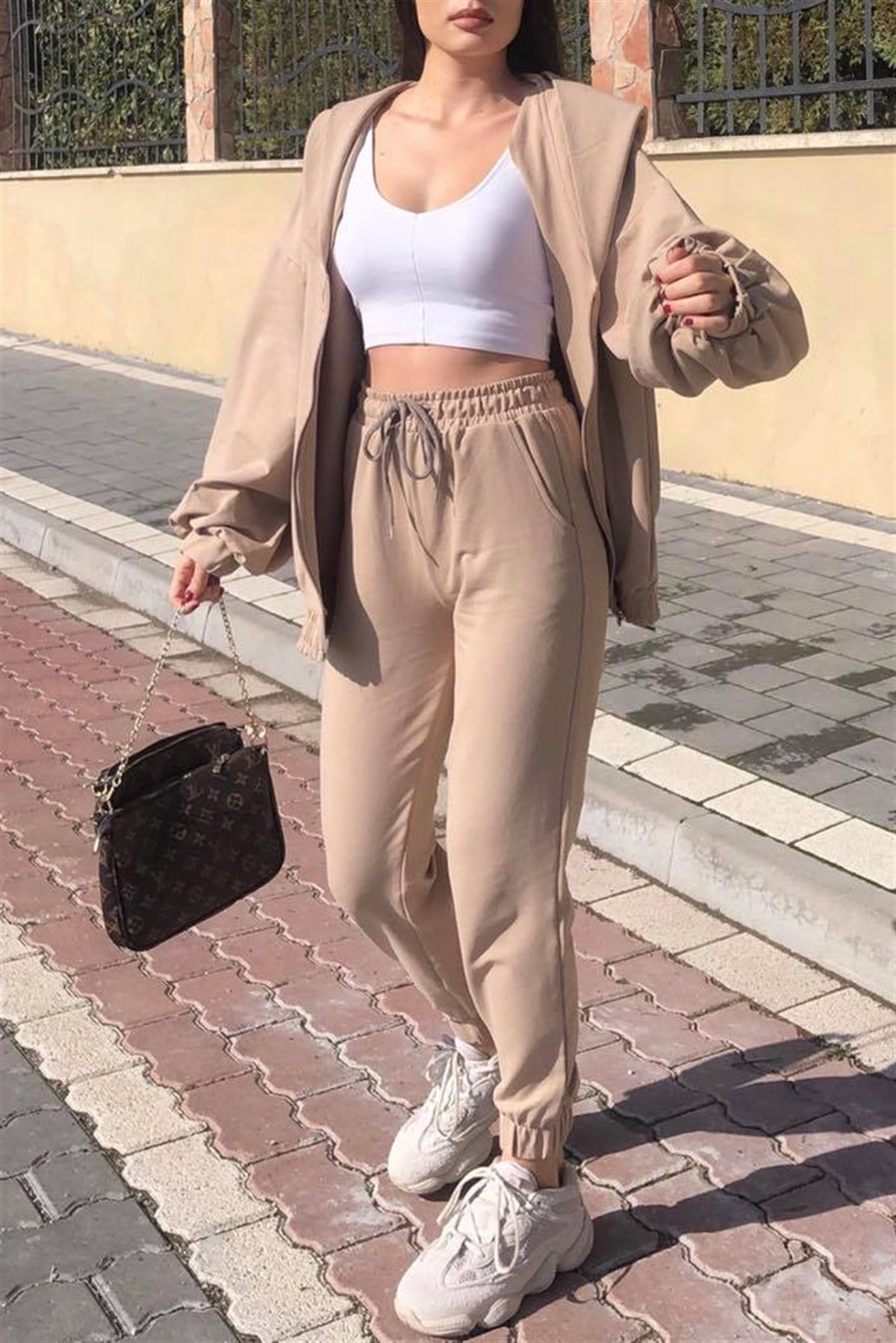 KAPİŞONLU EŞOFMAN TAKIMI 