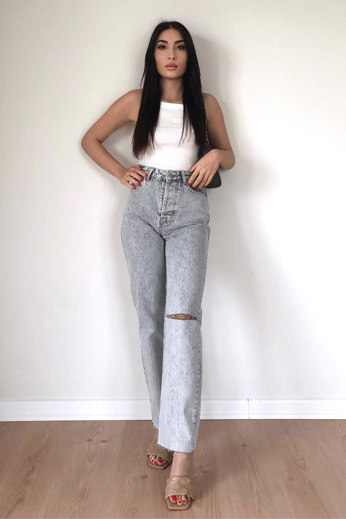 KESİK PAÇA TEK DİZİ YIRTIK JEAN 