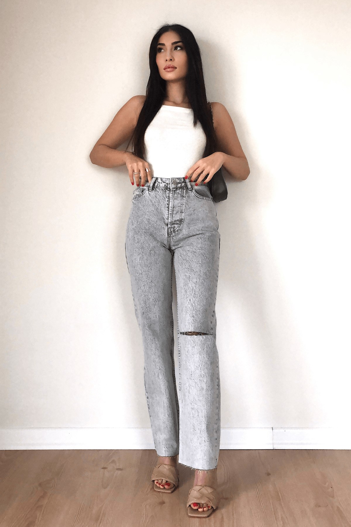 KESİK PAÇA TEK DİZİ YIRTIK JEAN 