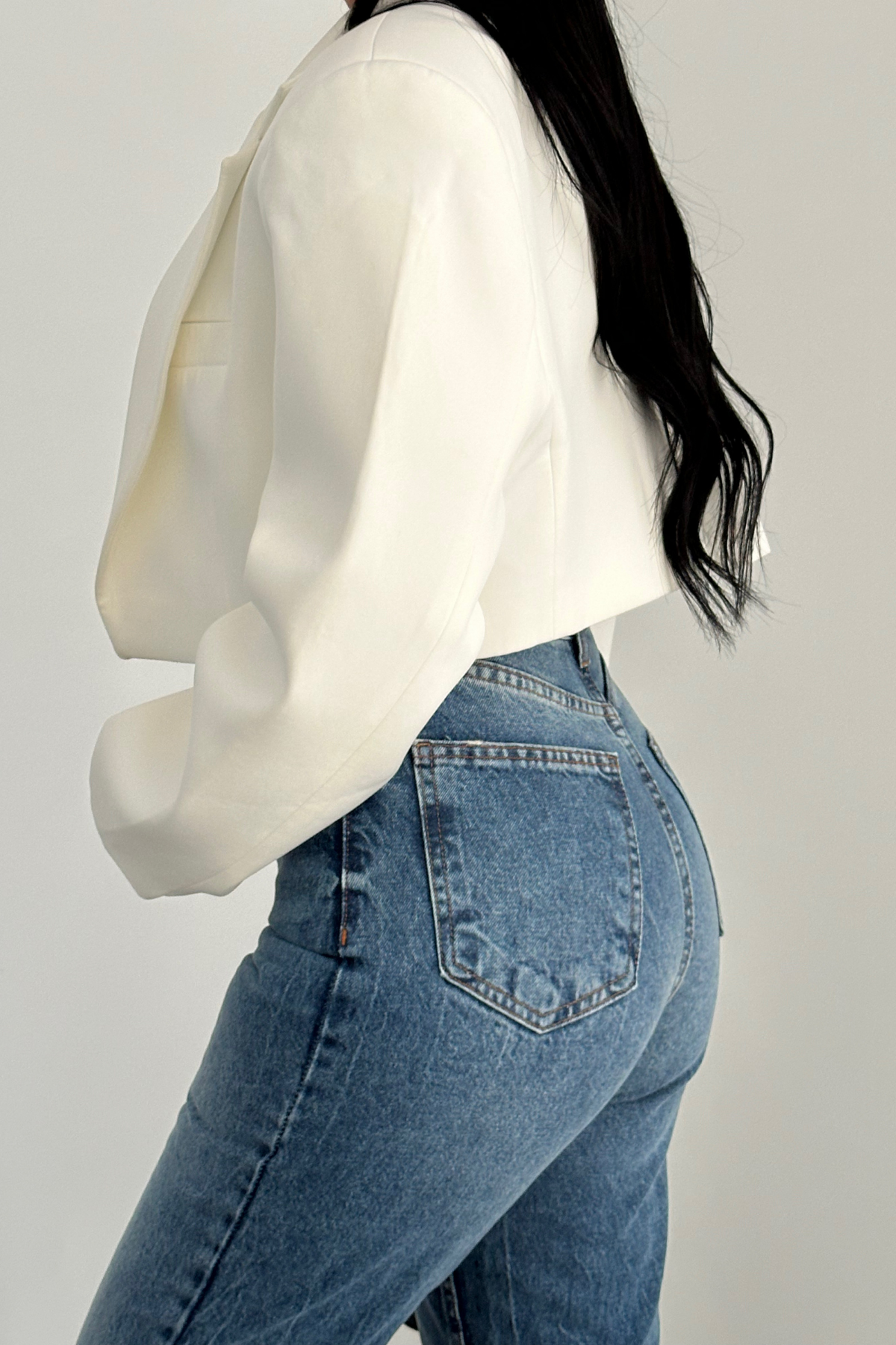 PREMİUM YÜKSEK BEL KEMER DETAYLI MİD BLUE MOM JEAN