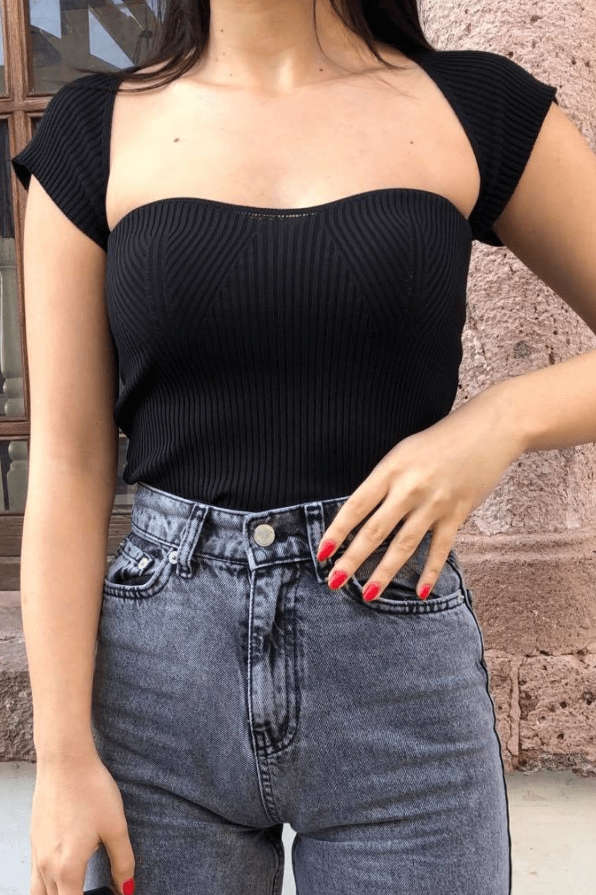 SİYAH OMUZ DETAYLI CROP 