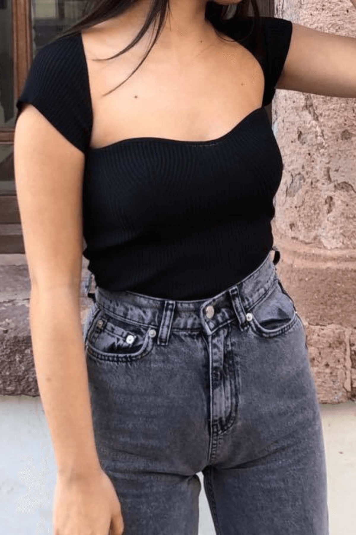 SİYAH OMUZ DETAYLI CROP 