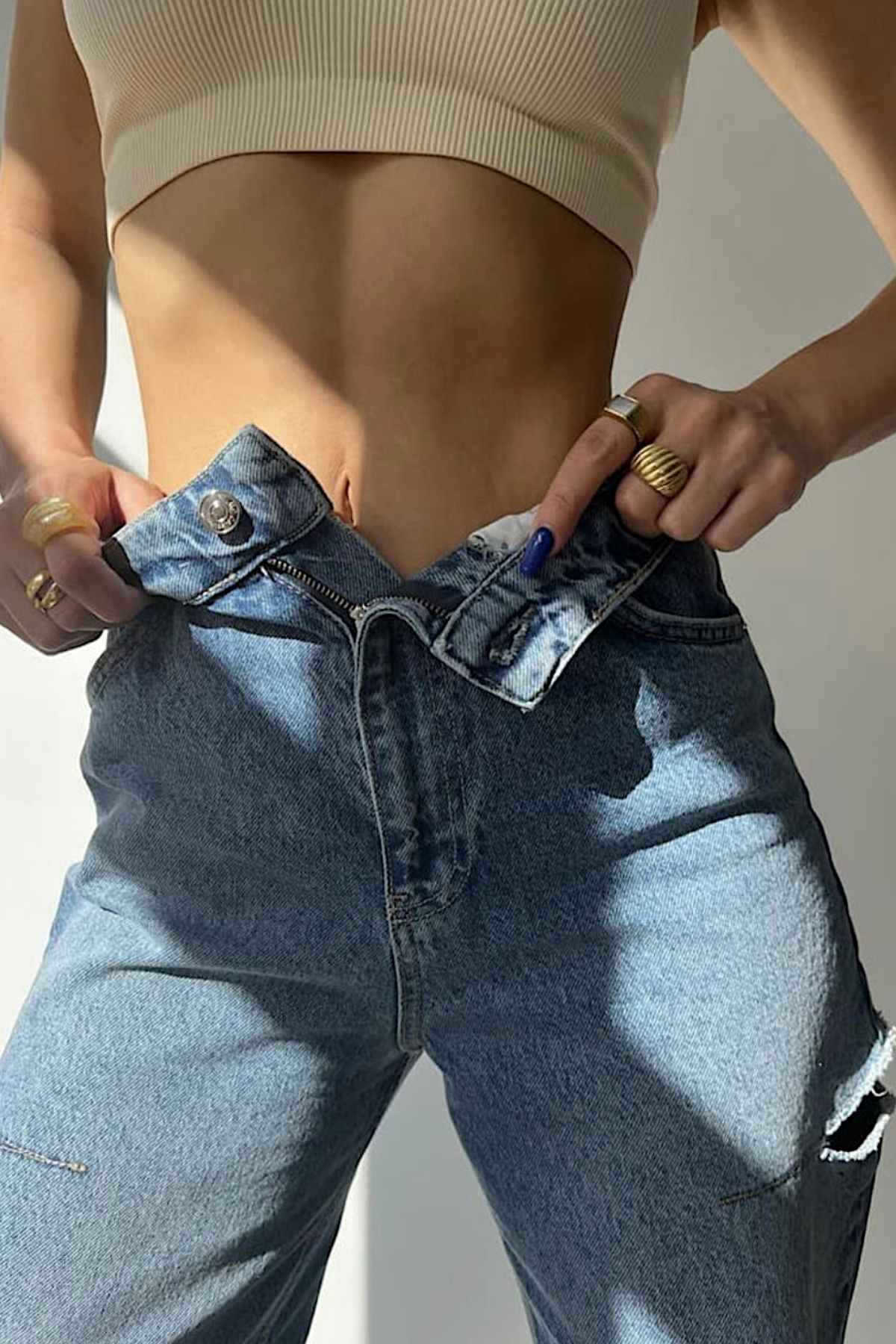 YIRTIK DETAY YÜKSEK BEL JEAN